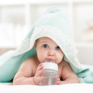 Quand donner de l'eau à un bébé ?